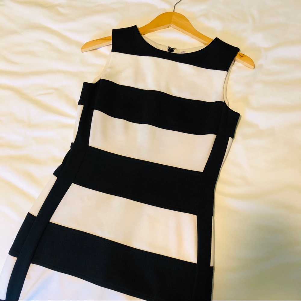Calvin Klein BW Stripe Dress 2 XXCUTE! Fits 🔥🌇